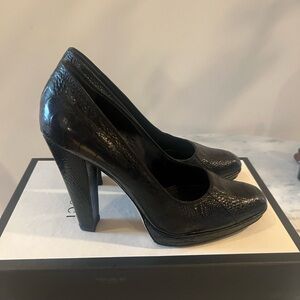 Gucci crocodile leather heels